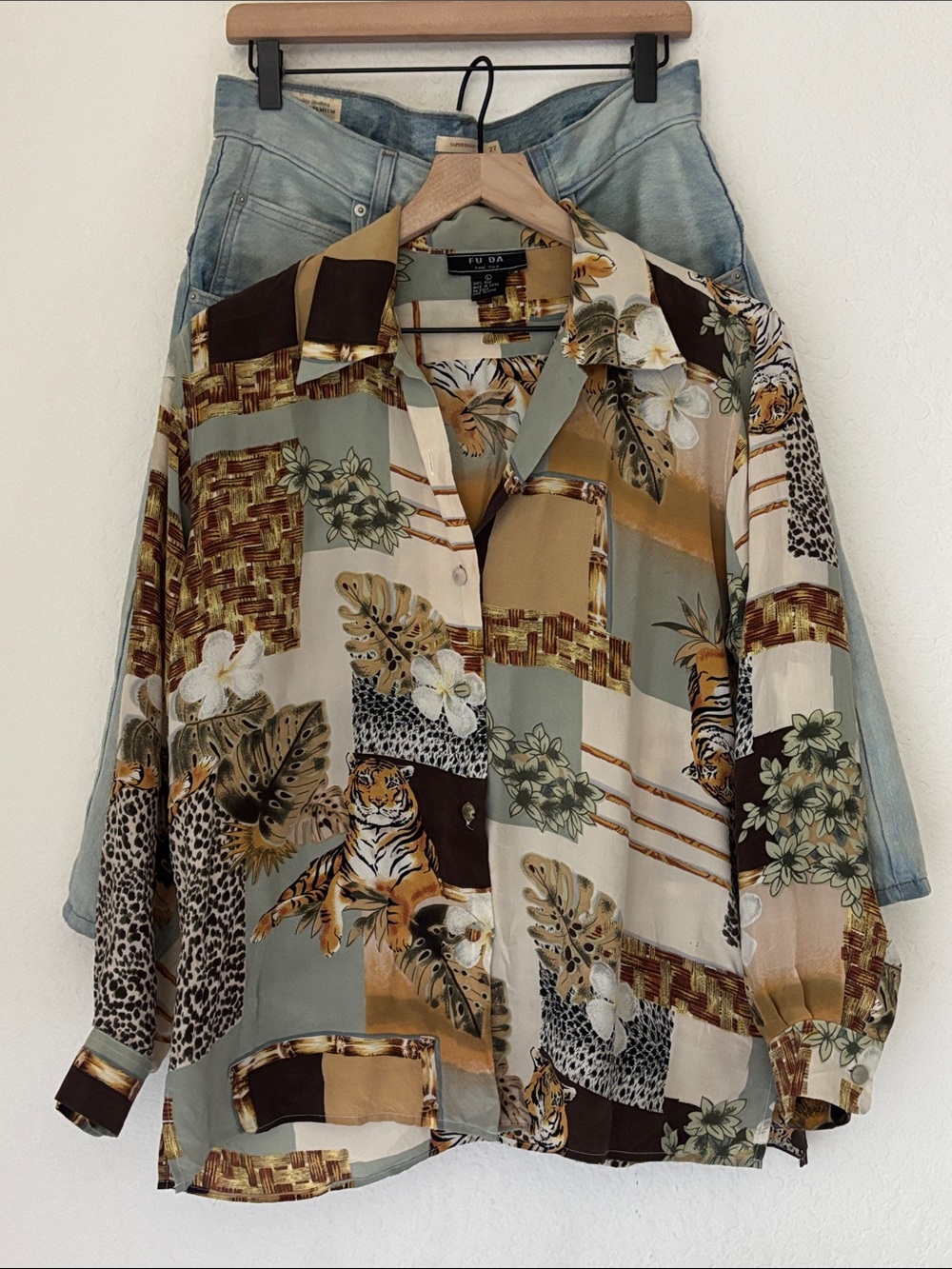 90s Fu Da Vintage silk Tiger Print Button-Up Blouse size Large